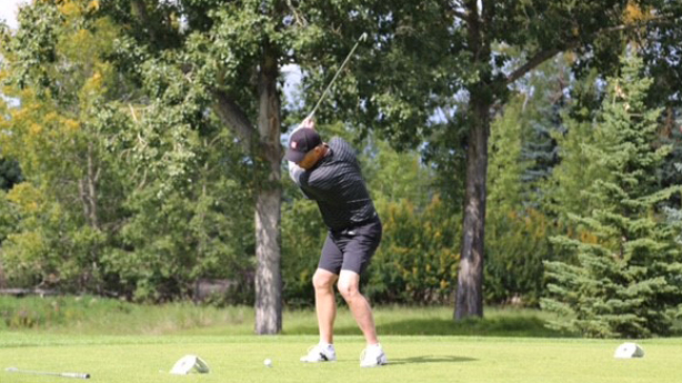 <p>Paul, de retour sur un terrain de golf après son AVC.</p> <p>Paul, de retour sur un terrain de golf après son AVC.</p>