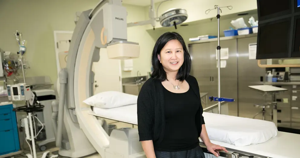 La Docteur Susanna Mak dans une salle de traitement d’hôpital