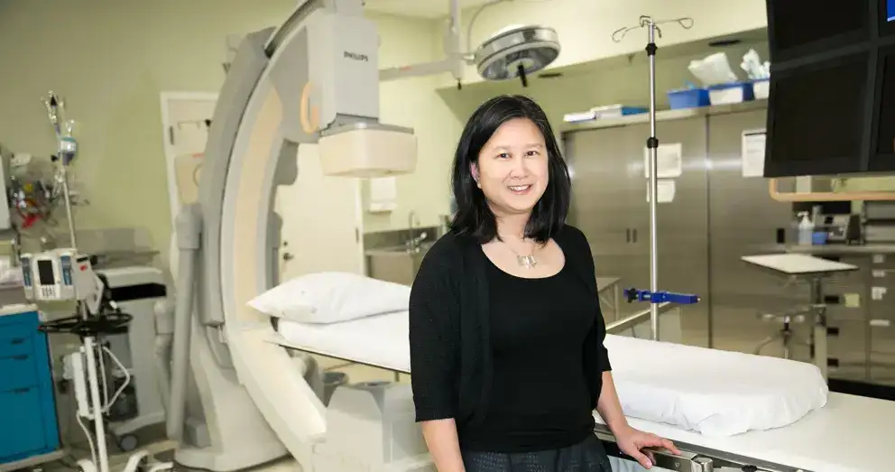 La Docteur Susanna Mak dans une salle de traitement d’hôpital