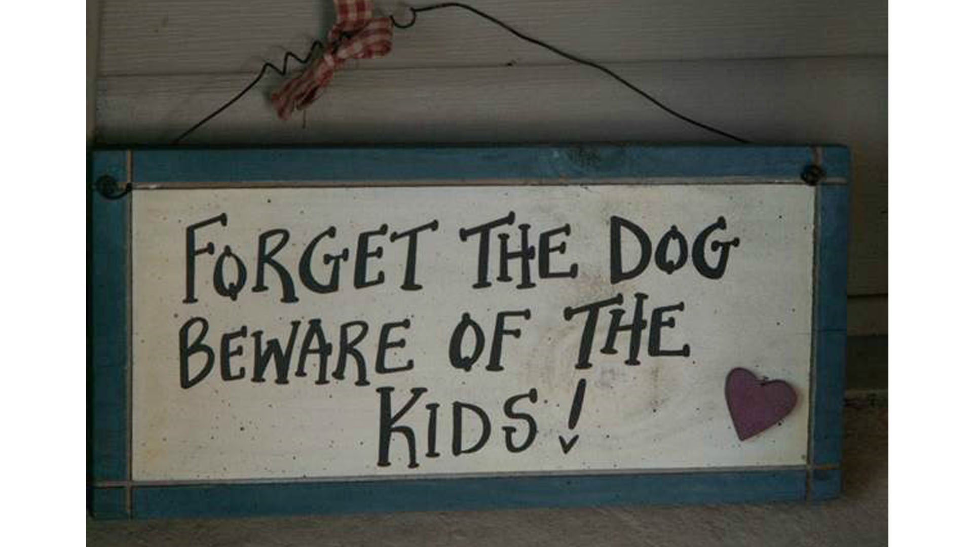 <p>Méfiez-vous des enfants, pas du chien!</p>
<p> </p> <p>Méfiez-vous des enfants, pas du chien!</p>
<p> </p>