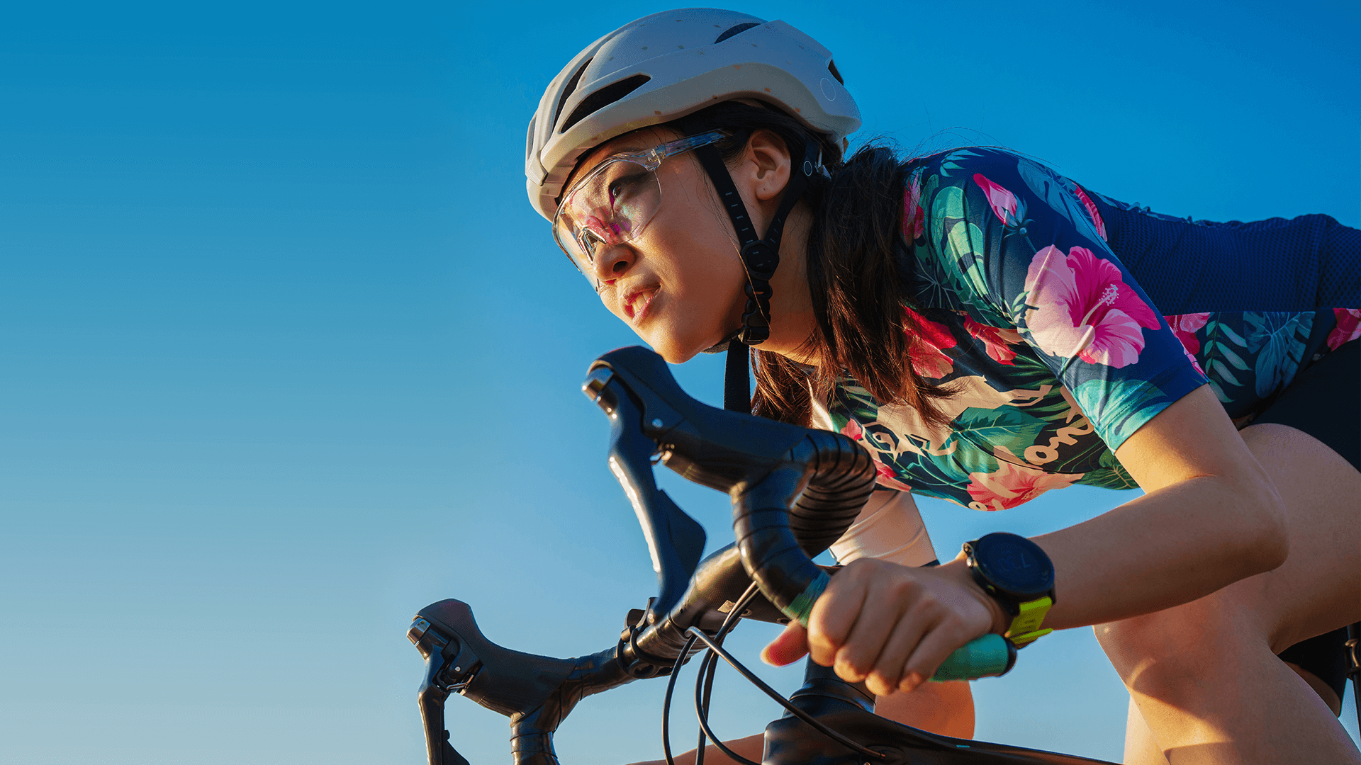 Femme sur un vélo