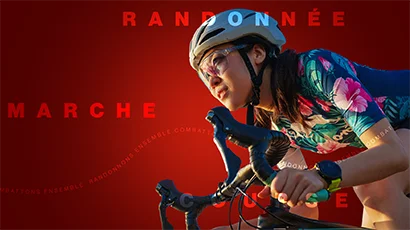 Un gros plan d'une femme qui court sur son vélo avec un fond rouge qui indique « Randonee, Marche, Course »