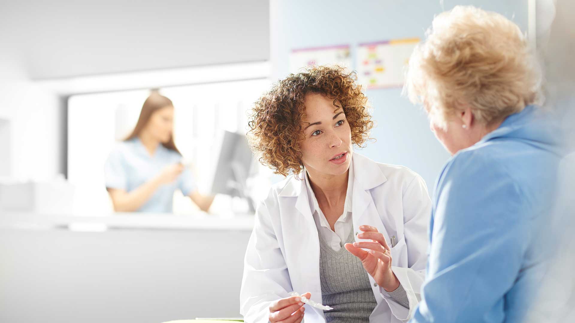 Docteur parler au patient