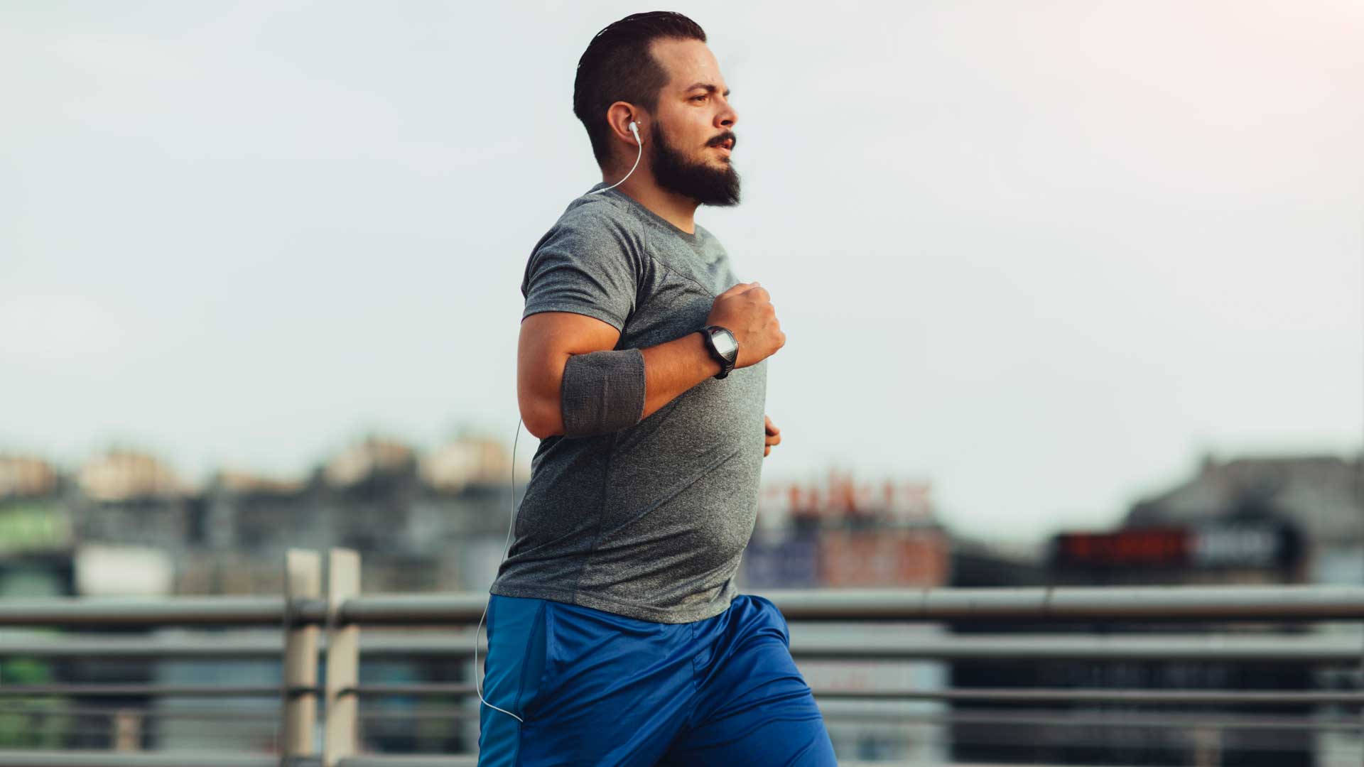 Homme, jogging, dehors