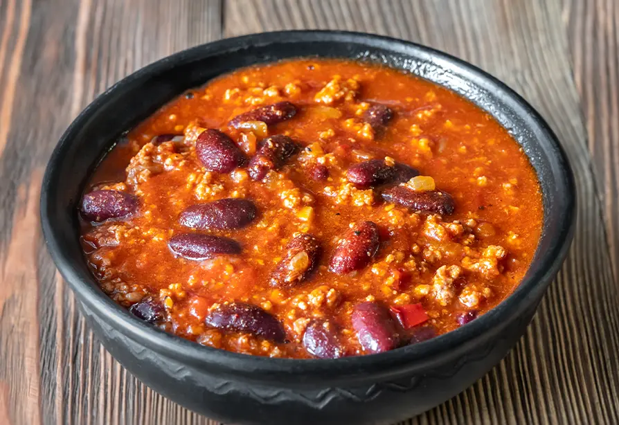 Un bol de chili avec des haricots