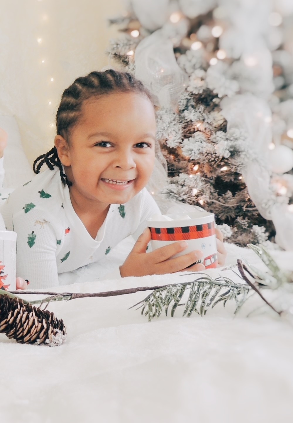 Nora et son frère jumeau Koa fêtent Noël