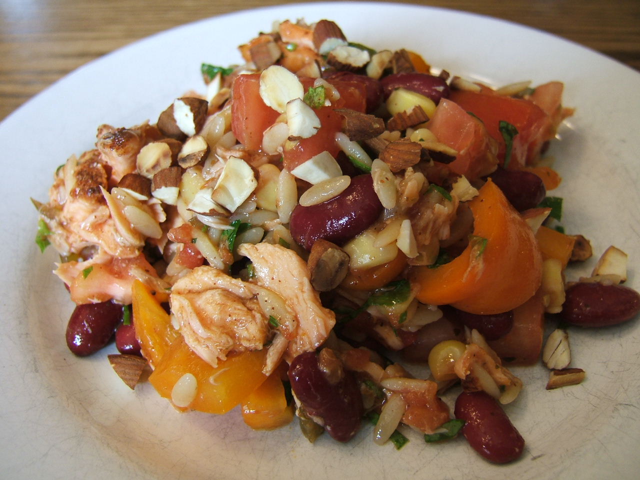 Salade de saumon, de légumineuses et d’orzo
