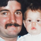 Vanessa Seath bébé, photographiée avec son père