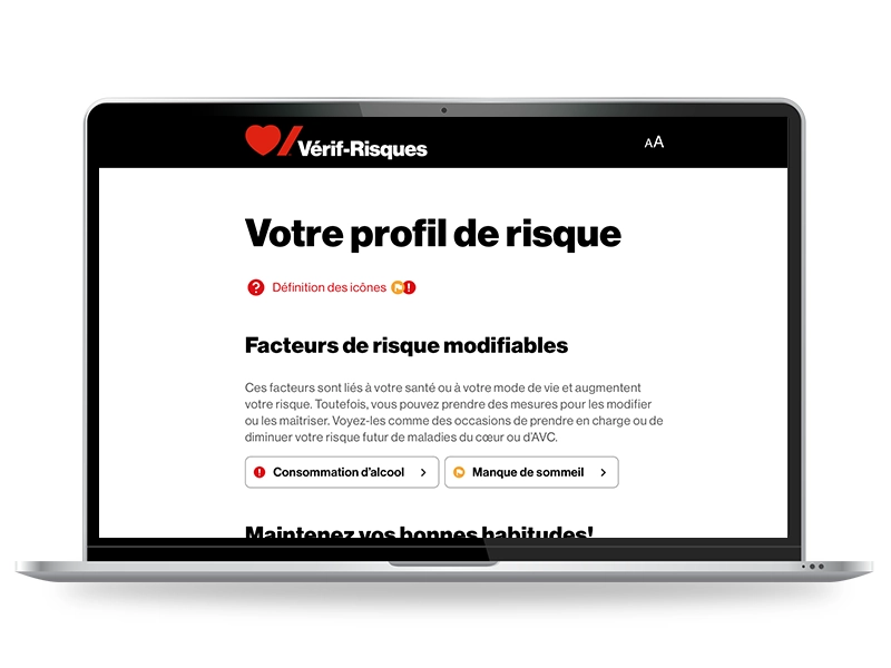 Un ordinateur portable affiche une page avec certains facteurs de risque de l’outil de dépistage des risques.