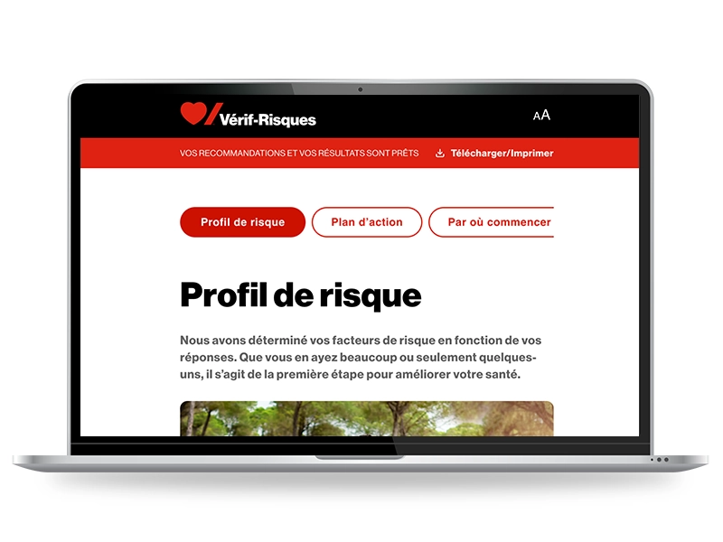 Un ordinateur portable affiche une page avec un profil de risque de l’outil de dépistage des risques.