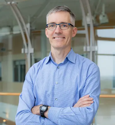 Le Dr Andrew Mackie