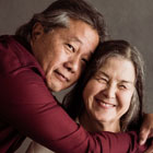 Donna et Barry s'embrassent