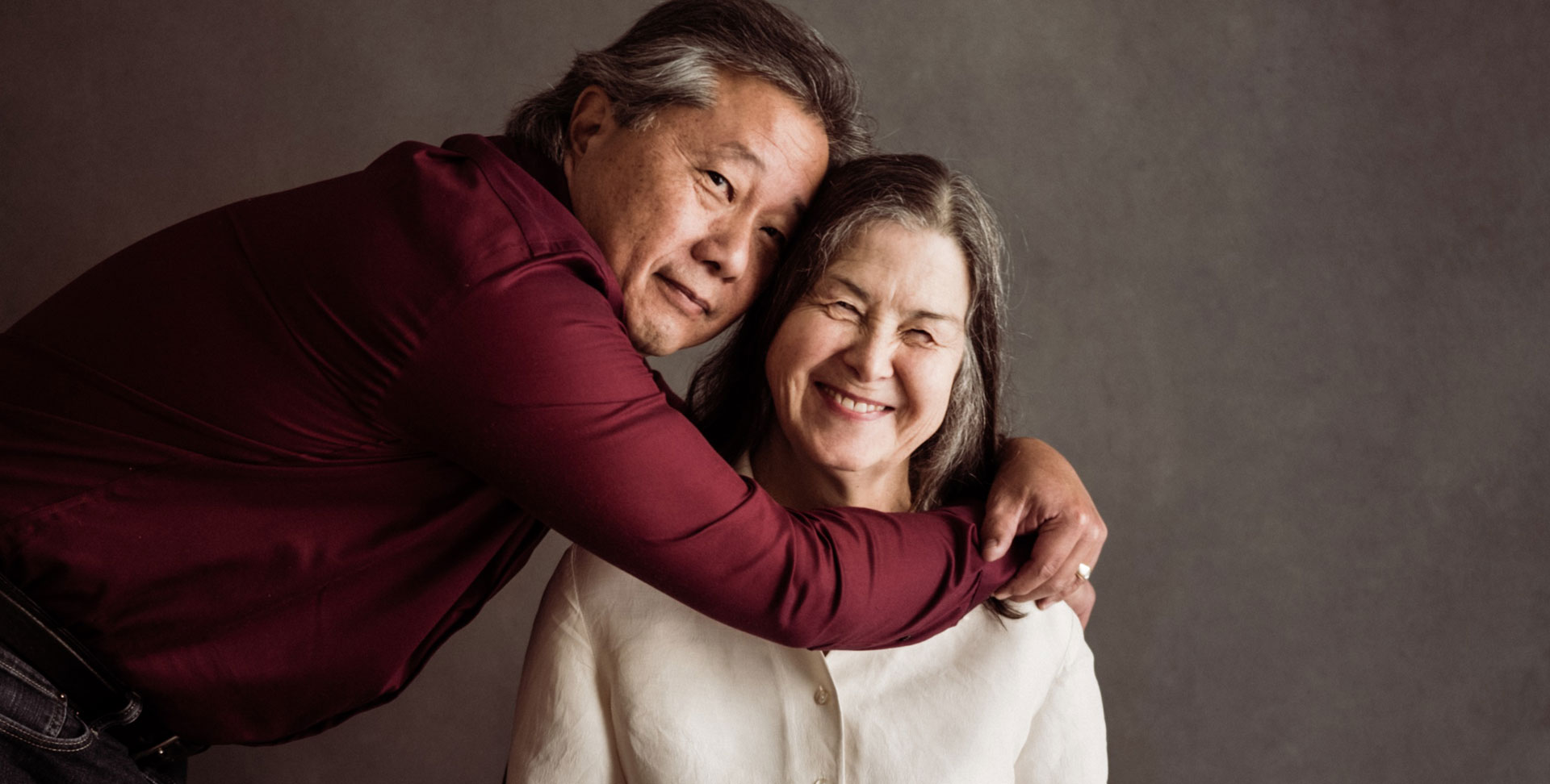 Donna et Barry s'embrassent