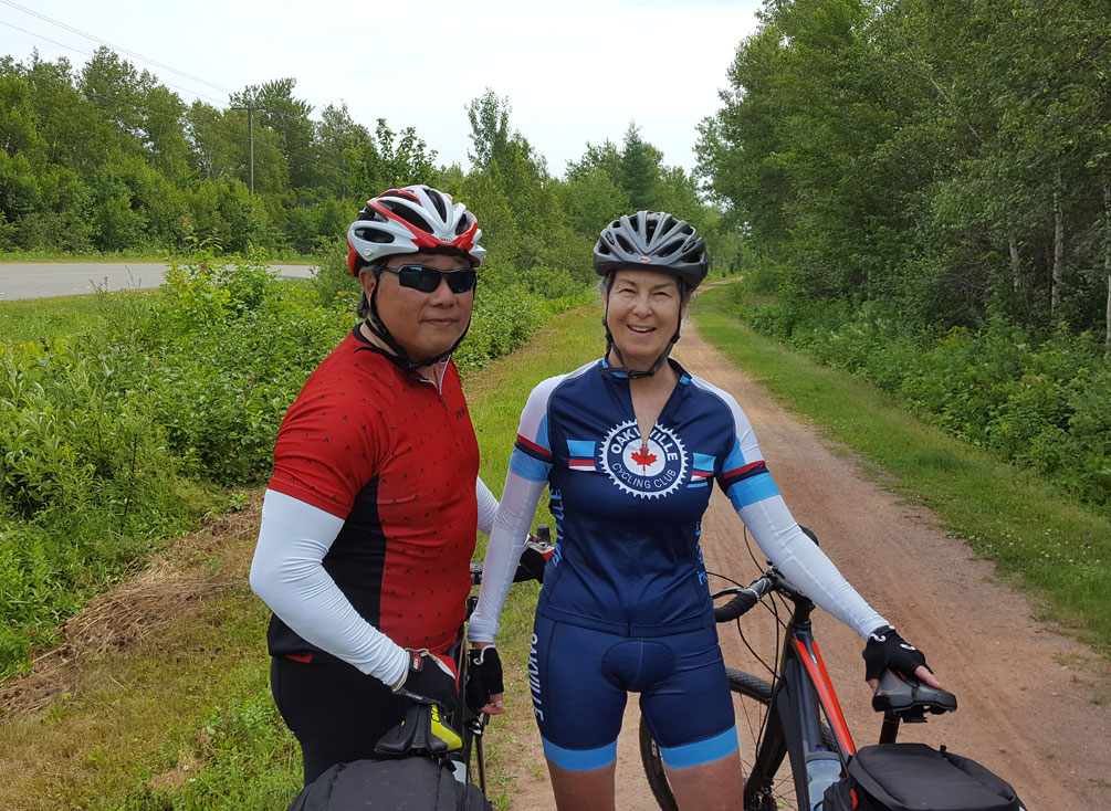  Donna et Barry à vélo à l'Île-du-Prince-Édouard