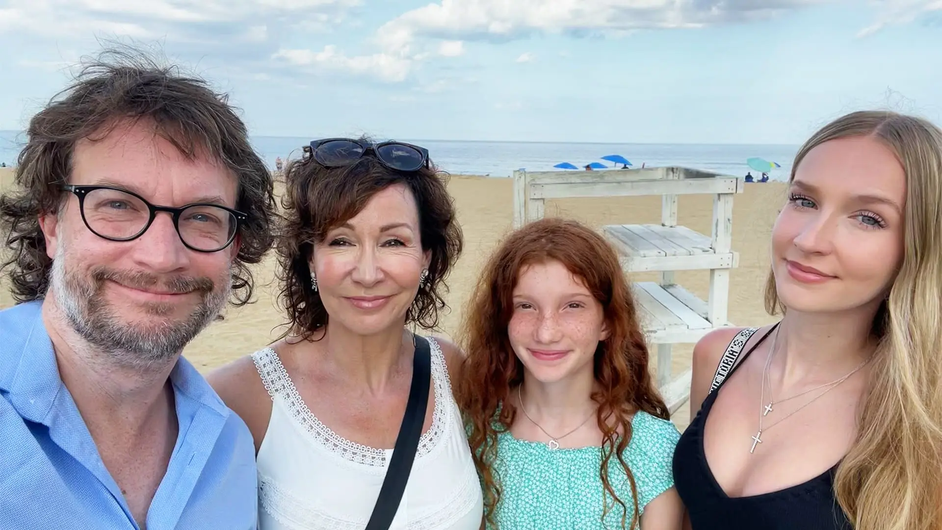 Josée Boudreault, qui vit avec les séquelles d’un AVC, et sa famille