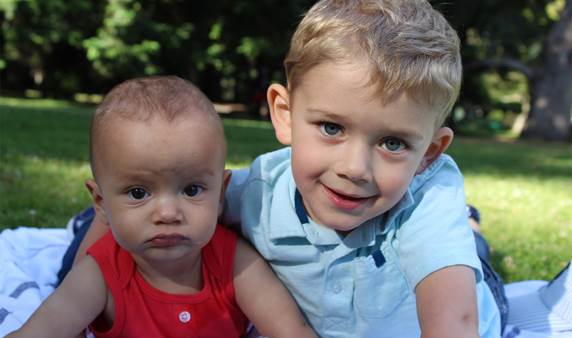 Les enfants de Megan : Levi (à gauche) et Lucas (à droite).