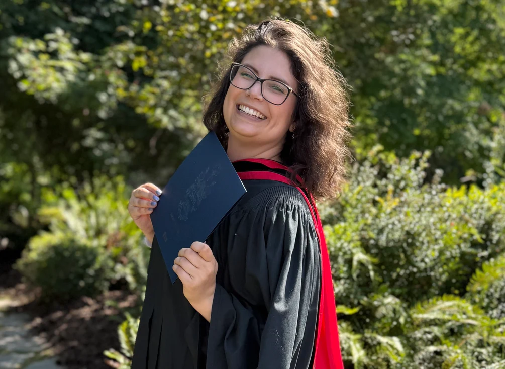 Melissa à la cérémonie de remise de son diplôme de maîtrise.