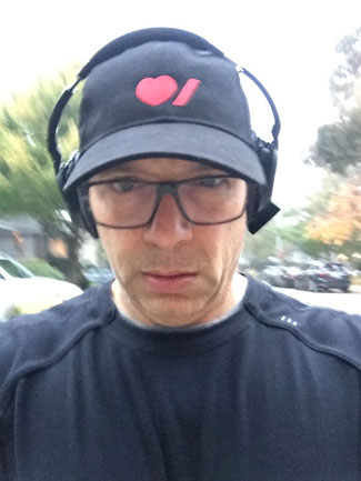 Paul Goldberg portant une casquette de baseball de Cœur + AVC