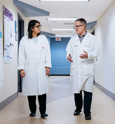 Swati Mehta et le Dr Robert Teasell, co-chercheur principal
