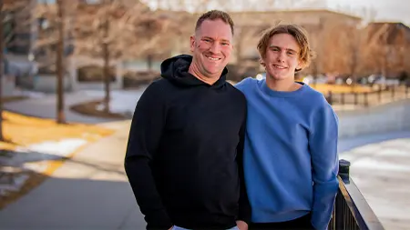 Max et son père Mike, qui a subi un AVC.